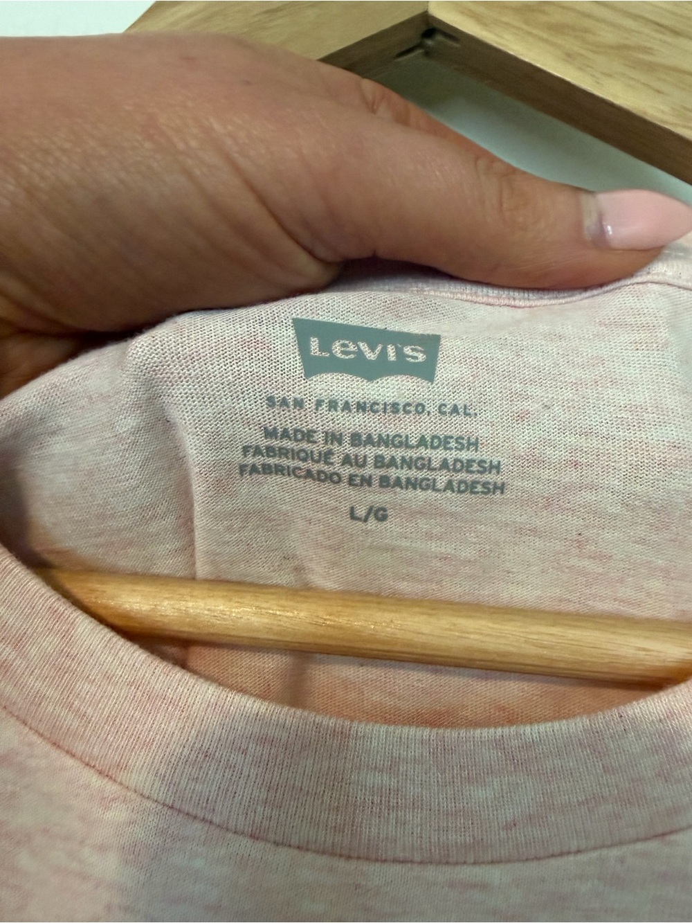 Levi's Pink Floral Graphic Crewneck Tee Size Large - Picture 2 of 7